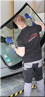 Autoglas-Service, Reparatur Steinschlag, Glasreparatur, Reparatur Glasriss mit Harz